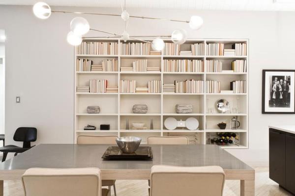 Σχεδιασμός πατάρι με ασπρόμαυρο εσωτερικό τραπέζι τραπεζαρία ράφια βιβλία