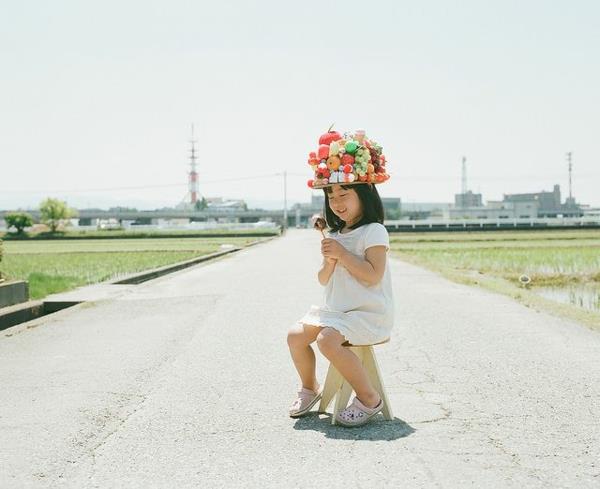 αστεία παιδιά εικόνες παιδιά φωτογραφίες Nagano Toyoka κόρη φρούτα καπέλο