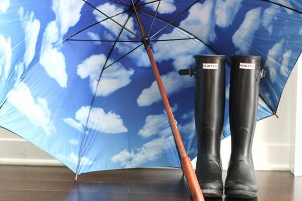 αστείες-ομπρέλες-ουρανό-λαστιχένιες μπότες