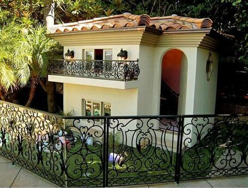 Σπίτι σκυλιών σχεδιάζει κήπο φράχτη paris hilton