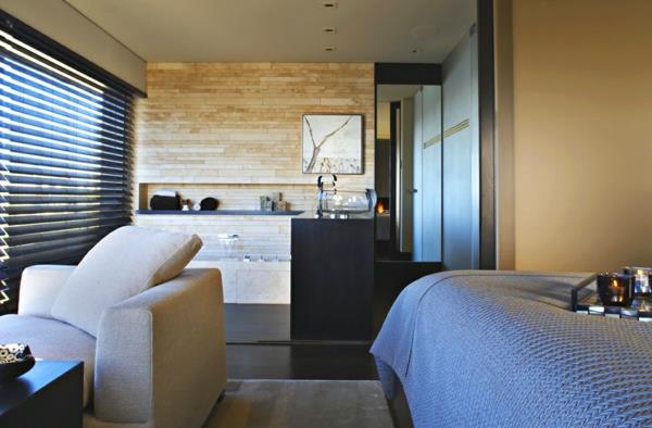 πολυτελές διαμέρισμα στην Καλιφόρνια με πανοραμικά παράθυρα ξύλινο τοίχο