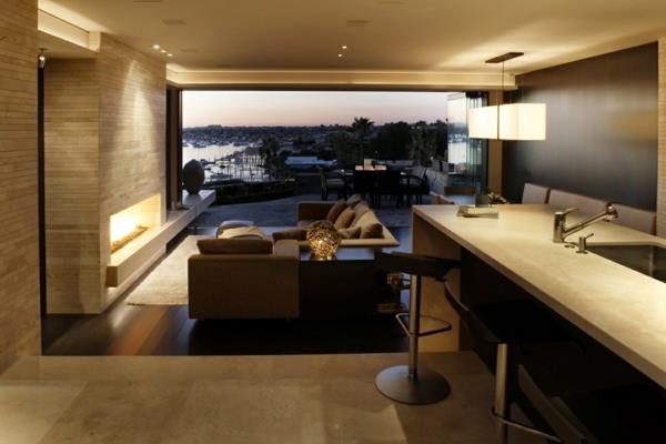 πολυτελές διαμέρισμα στην Καλιφόρνια με πανοραμική σχεδίαση ξύλινων τοίχων με παράθυρα