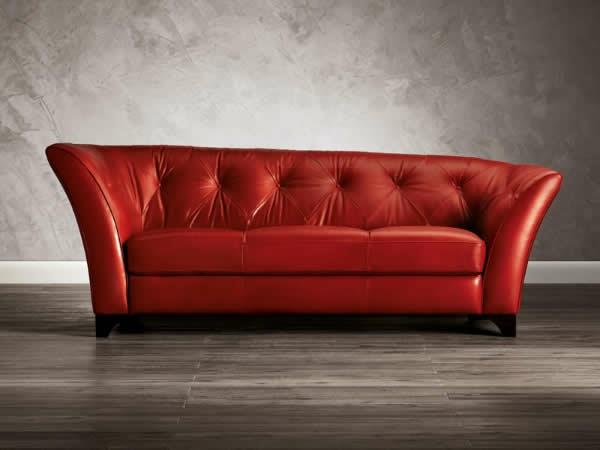 πολυτελής καναπές σχεδιαστή σε κόκκινο χρώμα