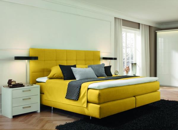 πολυτελή κρεβατοκάμαρα ελατήρια κρεβάτια δοκιμασμένο κίτρινο χαλί
