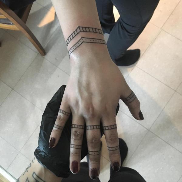μακιγιάζ και σχεδιασμός νυχιών - ινδικό τατουάζ