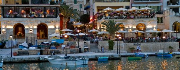 Μάλτα διακοπές Άγιος Τζιλτζάν λιμάνι βράδυ