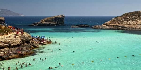 Μάλτα διακοπές comino νησί μπλε λιμνοθάλασσα