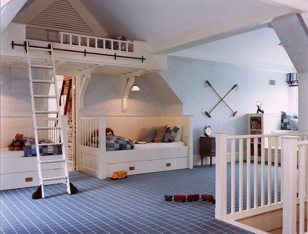 τα mansards ζουν σε σκάλες με 2 κρεβάτια