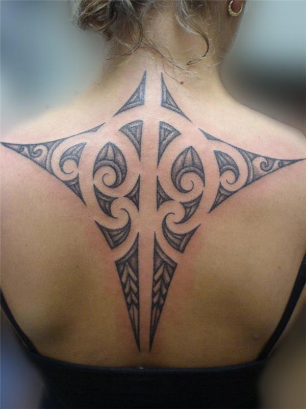 Μαορί τατουάζ γυναίκες τατουάζ φυλετική πλάτη