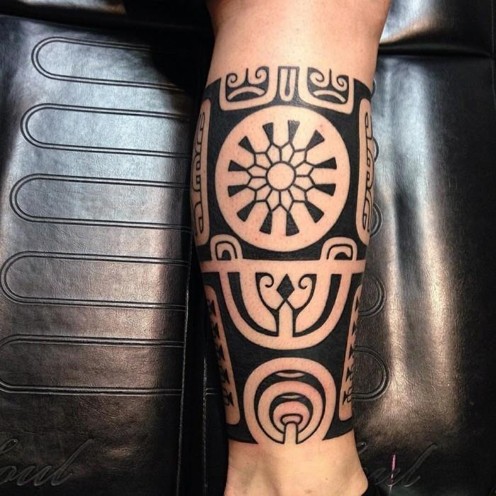 τατουάζ Μαορί φυλετικά μοτίβα τατουάζ πόδι