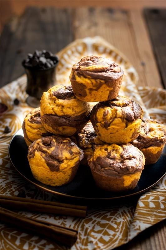 μαρμάρινα muffins με σοκολάτα και μπανάνες