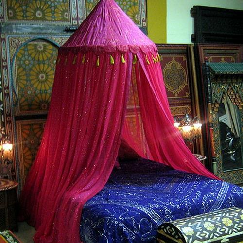 ανατολίτικα σχέδια κρεβατοκάμαρας με θόλο ροζ