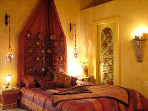 μαροκινή ιδέα σχεδιασμού κρεβατοκάμαρας κόκκινο χρώμα πρωτότυπο