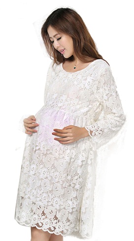 Balta motinystės suknelė