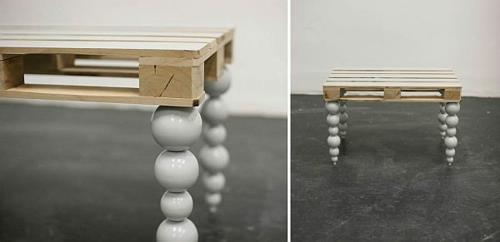 ξύλινα έπιπλα παλέτες τραπέζι επάνω τραπέζι πόδια μπάλα ιδιόμορφη
