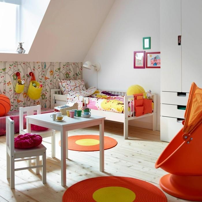 έπιπλα πολύχρωμες ιδέες διαβίωσης παιδικό δωμάτιο πορτοκαλί πολυθρόνα ασυνήθιστο ξύλινο πάτωμα όμορφη ταπετσαρία τοίχου