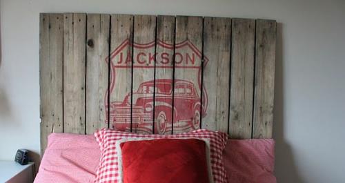 έπιπλα ξύλινες παλέτες κεφαλάρι κρεβάτι σχέδιο μαξιλάρι κόκκινο