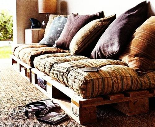 έπιπλα ξύλινες παλέτες καναπές μαξιλάρια μαξιλαριού
