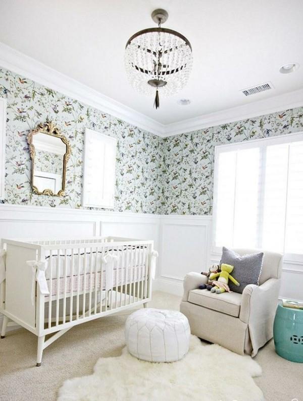 κοριτσάκι δωμάτιο μωρό χαριτωμένο μοτίβο ταπετσαρία λευκά χαλιά ελαφριά πολυθρόνα