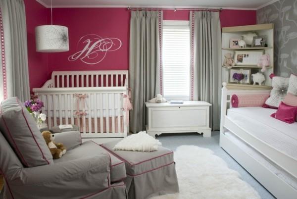 κοριτσάκι βρεφικό δωμάτιο λευκό σχέδιο ροζ τόνους γκρι πολυθρόνα