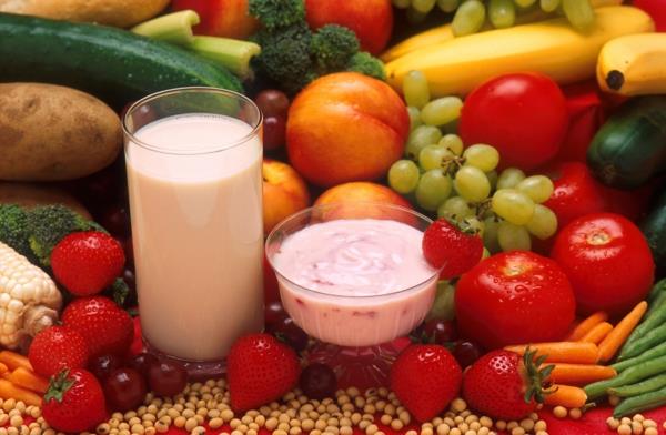 μεσογειακή διατροφή φρούτα γάλα γιαούρτι
