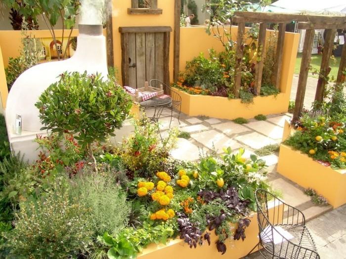 σχεδιασμός μεσογειακού κήπου Ισπανικός σχεδιασμός κήπου με πολλά φυτά