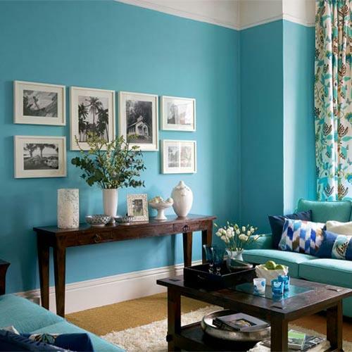 γαλάζιοι τοίχοι διακόσμηση εικόνες πίνακες λουλούδια βάζα