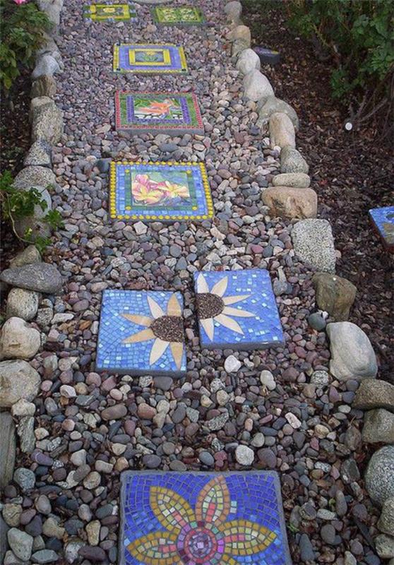 Πολύχρωμες πέτρες μωσαϊκό διαδρομής κήπου