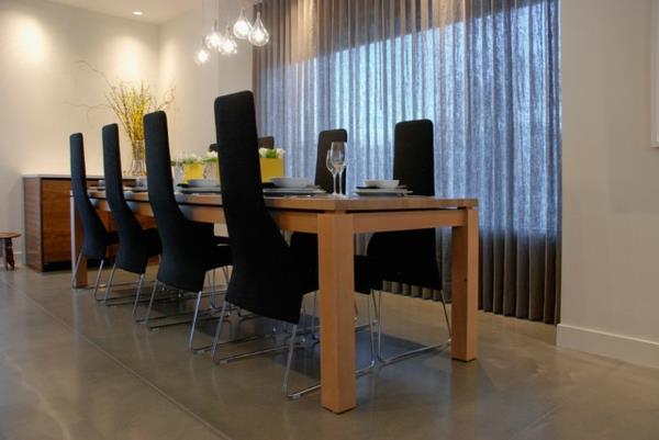 το έξυπνο σπίτι μου μακρύ τραπέζι φαγητού με κομψές μαύρες καρέκλες
