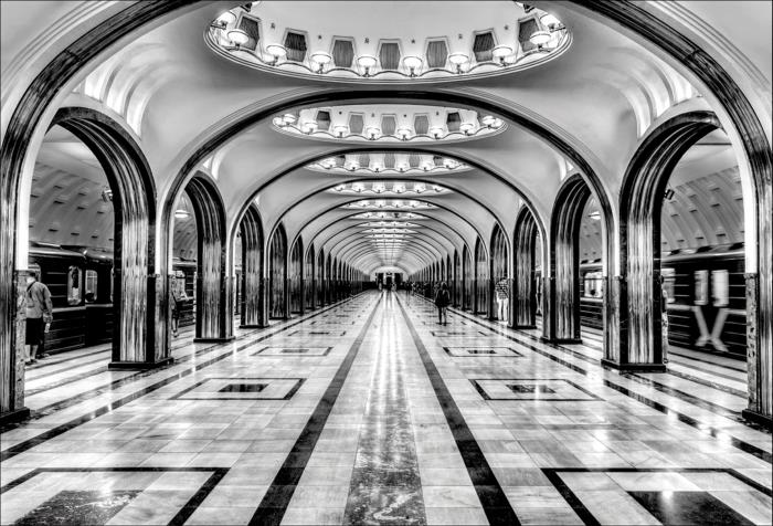 το μετρό Μόσχα σταματά τη φωτογραφία από τον Ντέιβιντ Μπάρντι