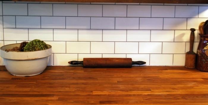 πλακάκια μετρό κουζίνα κουζίνα πίσω τοίχος επιφάνεια εργασίας ξύλινη εμφάνιση