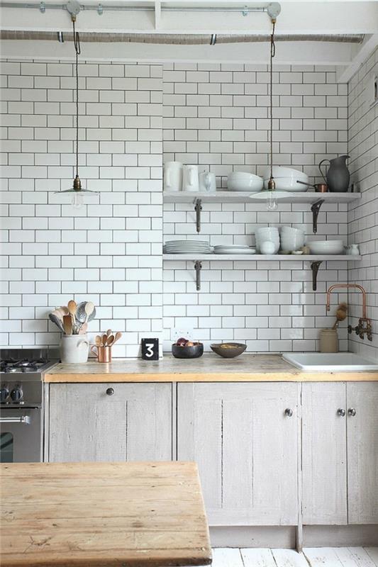 πλακάκια μετρό λευκά ξύλινα έπιπλα κουζίνας ανοιχτό γκρι ντουλάπια κουζίνας