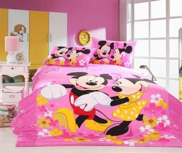 μοτίβα mickey mouse στο φυτώριο που στήνουν πάπλωμα κρεβατιού