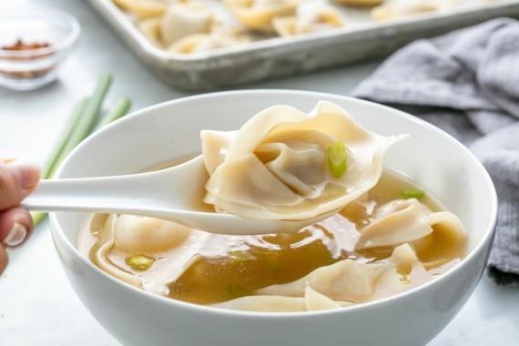 ήπια σούπα wonton