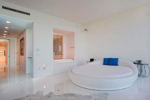 μινιμαλιστικό στρογγυλό κρεβάτι υπνοδωμάτιο λευκό πάτωμα υψηλής γυαλάδας