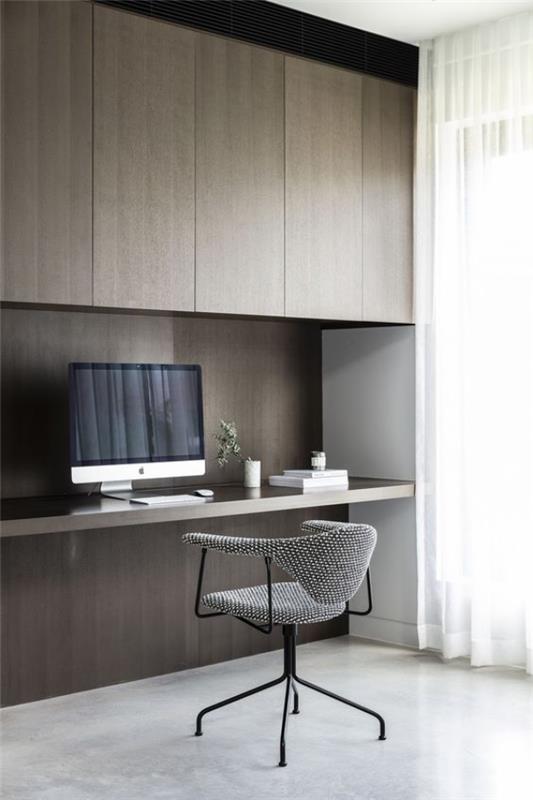 μινιμαλιστικό γραφείο στο σπίτι ελκυστική ατμόσφαιρα δωματίου γκρι κυριαρχεί σε μεγάλη καρέκλα γραφείου οθόνης υπολογιστή κατασκευασμένη από μέταλλο