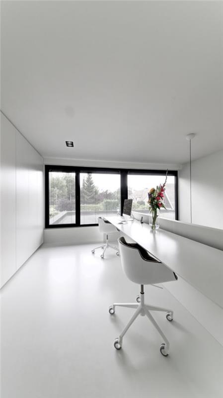 μινιμαλιστικό γραφείο στο σπίτι ευρύχωρος χώρος γραφείου στο σπίτι για δύο άτομα το λευκό κυριαρχεί πολύ φως