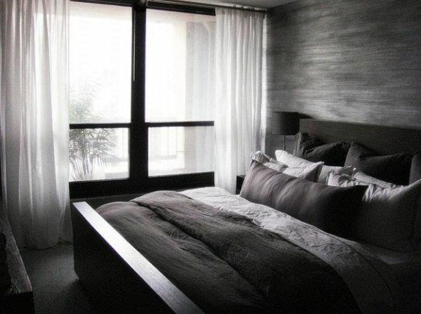 μινιμαλιστικό υπνοδωμάτιο σκούρα χρώματα αντίθεση λευκές κουρτίνες
