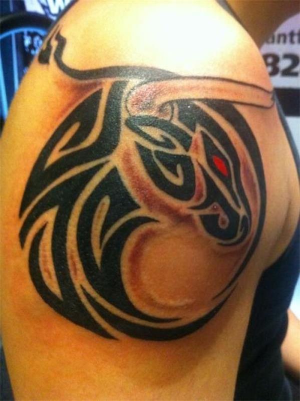τατουάζ άνω βραχίονα τατουάζ ιδέες ταύρο μοτίβο