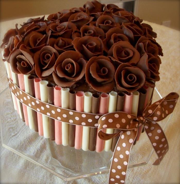 Φτιάξτε μόνοι σας μοντέλο διακόσμησης κέικ σοκολάτας με τριαντάφυλλα σοκολάτας