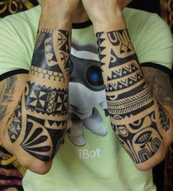 σύγχρονο πολυνησιακό τατουάζ αντιβραχίου