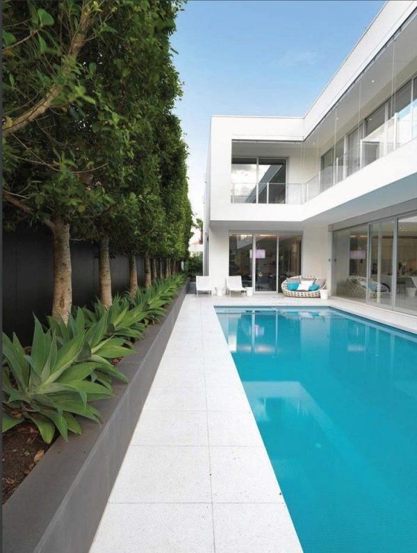 μοντέρνα σπίτια λευκό χρώμα και πισίνα