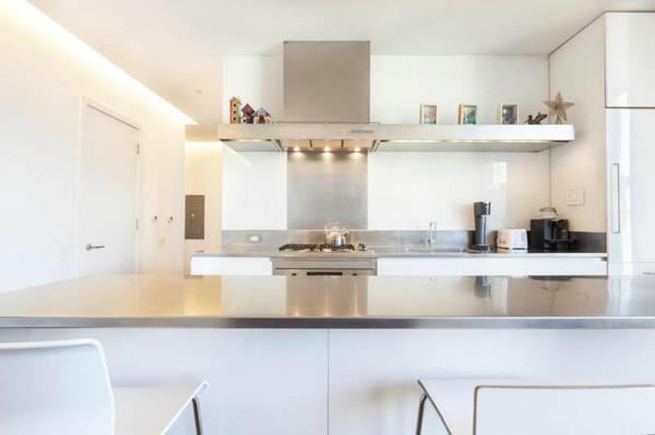 μοντέρνο διαμέρισμα σε συσκευές κουζίνας λευκού πάγκου SoHo