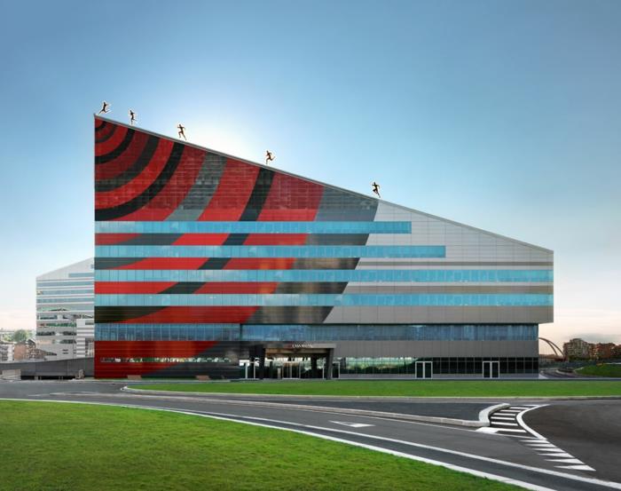 σύγχρονοι αρχιτέκτονες fabio novembre κτίριο κόκκινο μαύρο casa milan ποδοσφαιρικό μουσείο Μιλάνο