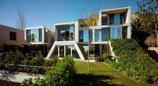 μοντέρνα αρχιτεκτονική πρόσοψη σχεδιασμό μονοκατοικίας γκαζόν φυτά κήπων βιώσιμο κτίριο