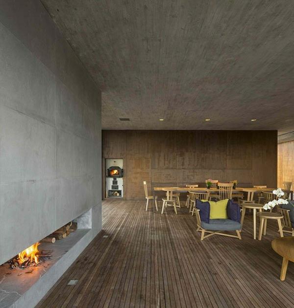 μοντέρνα αρχιτεκτονική βιώσιμος σχεδιασμός p σπίτι Βραζιλία καθιστικό τζάκι ξύλο σκυρόδεμα
