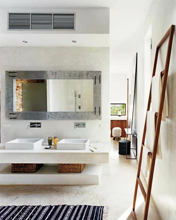 μοντέρνα μπάνια έπιπλα μπάνιου ξύλινη πετσέτα σκάλα καλάθια καλαθάκια δρομείς
