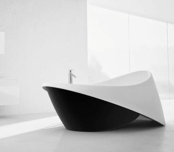μοντέρνο μπάνιο ανεξάρτητη μπανιέρα μαύρη λευκή βρύση δαπέδου