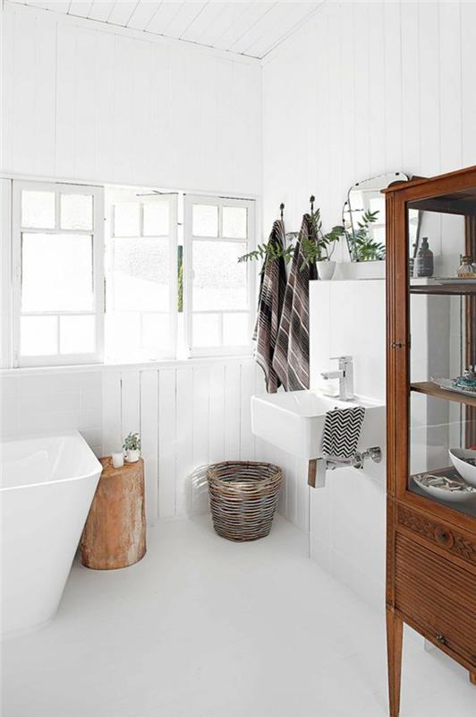 μοντέρνο δάπεδο λευκό δάπεδο μπάνιο αντίκα συρταριέρα ελεύθερη μπανιέρα naurholz σκαμπό τοίχο επένδυση ξύλου