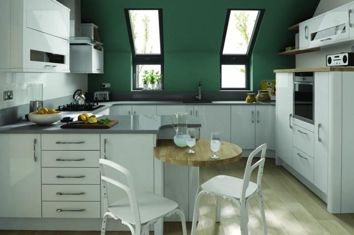 μοντέρνα κουζίνα σε σχήμα g λευκά έπιπλα και πράσινοι τοίχοι